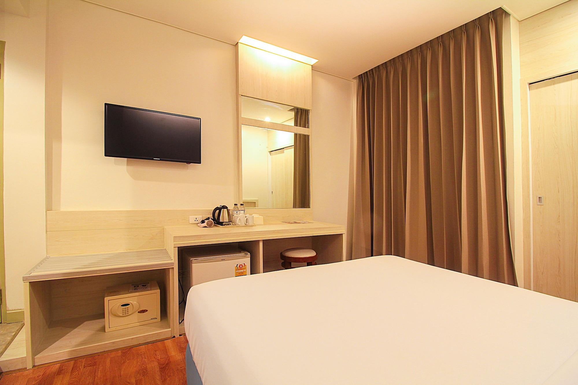 Ten Stars Hotel Bangkok Esterno foto