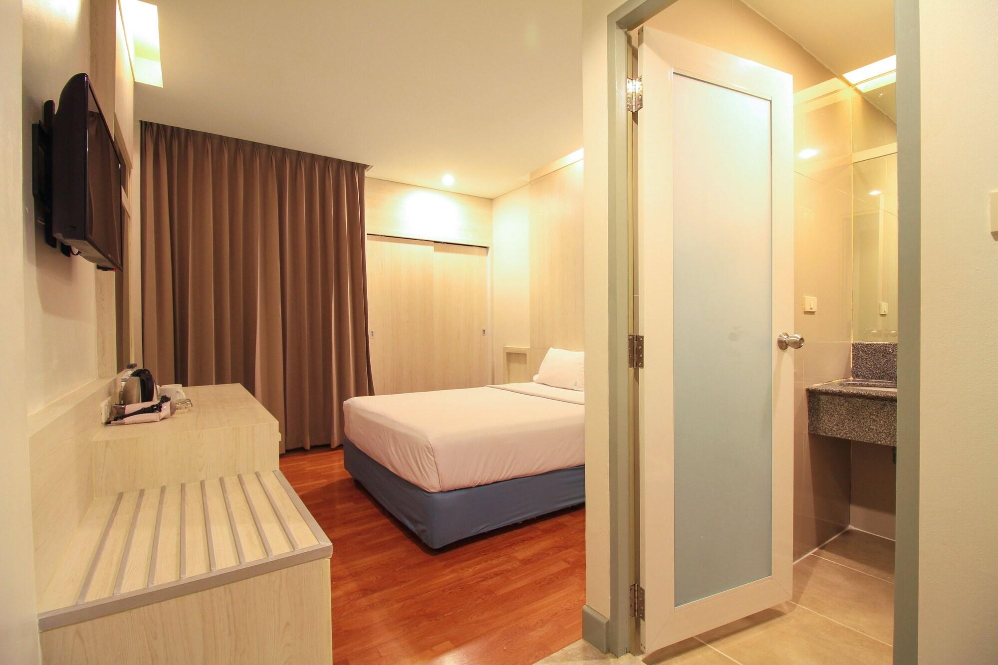 Ten Stars Hotel Bangkok Esterno foto