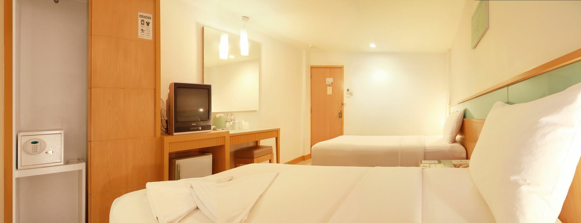 Ten Stars Hotel Bangkok Esterno foto