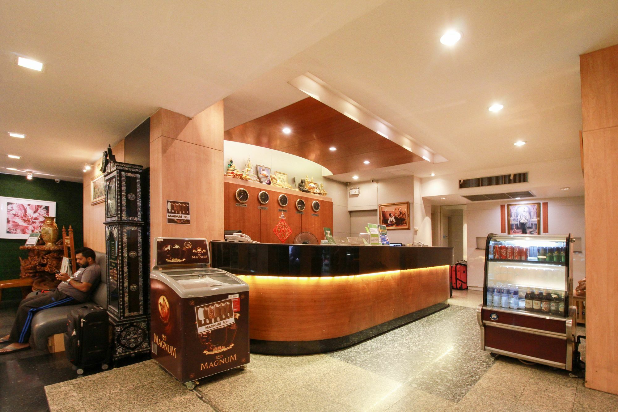 Ten Stars Hotel Bangkok Esterno foto